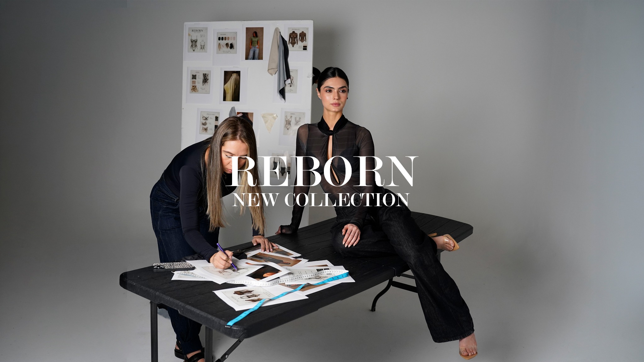 Diseñadora y modelo durante el proceso creativo de REBORN para UNICAFEM